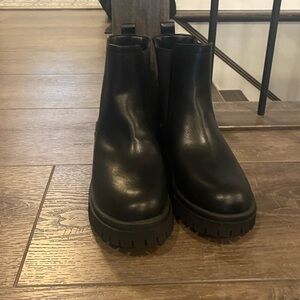 Brand new size 8 boots